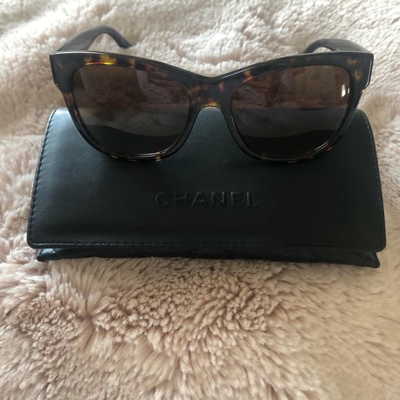 *SOLD* Chanel Sunglasses - Picture 4 of 8